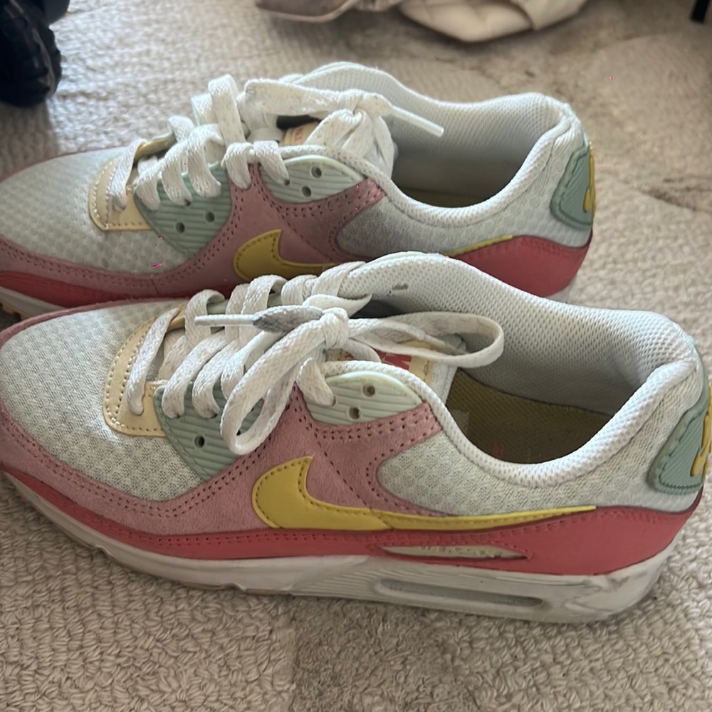 Worn once Nike air max pastel colors women